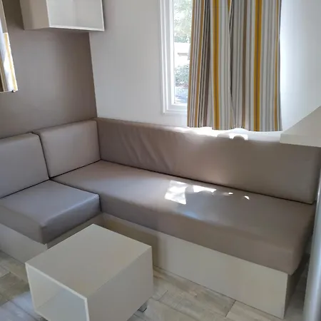 Mobil Premium 6 Personnes Tres Confortable Climatise *